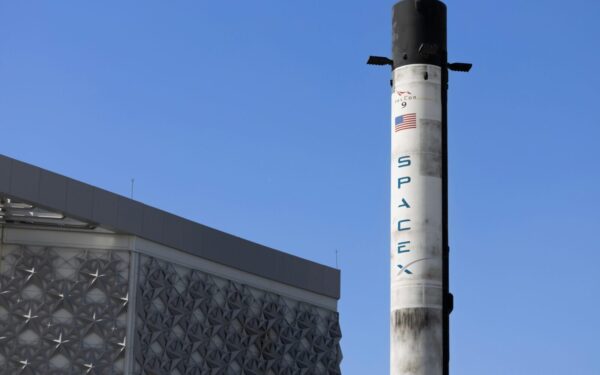 Mėnulis sulauks smūgio iš Žemės: „SpaceX“ raketa į jo paviršių rėšis jau rugpjūtį