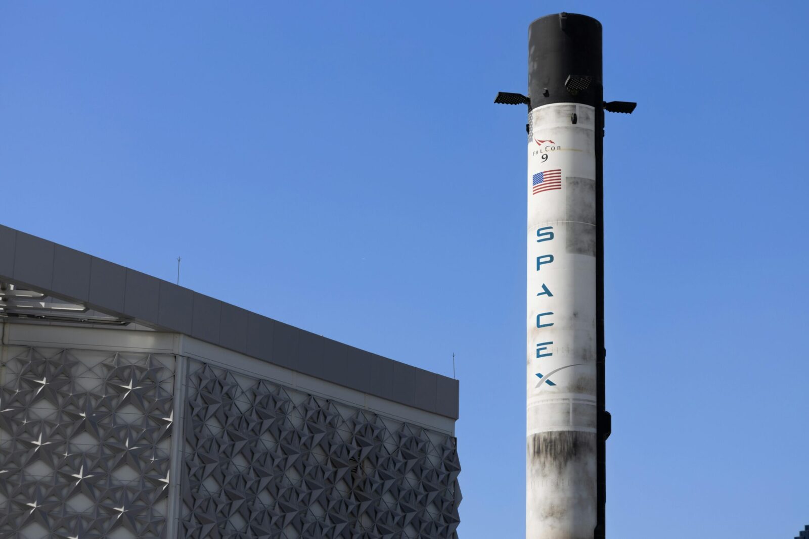 Ar „SpaceX“ iš tiesų verta trilijonų? Investuotojai nesutaria dėl bendrovės ateities