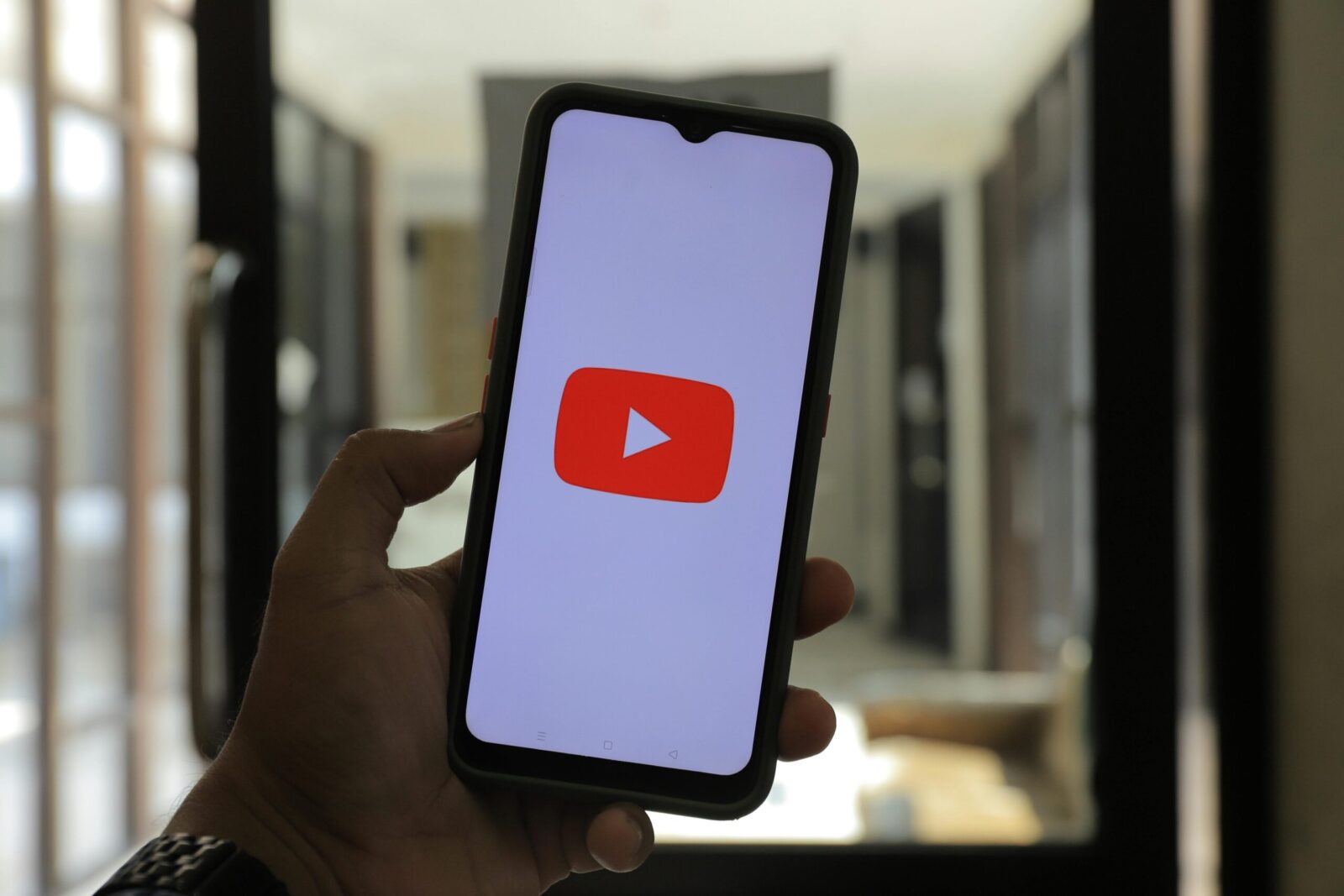 Neveikia „Youtube“ mygtukai? Atskleidė keistą triuką, kuris išspręs šią problemą