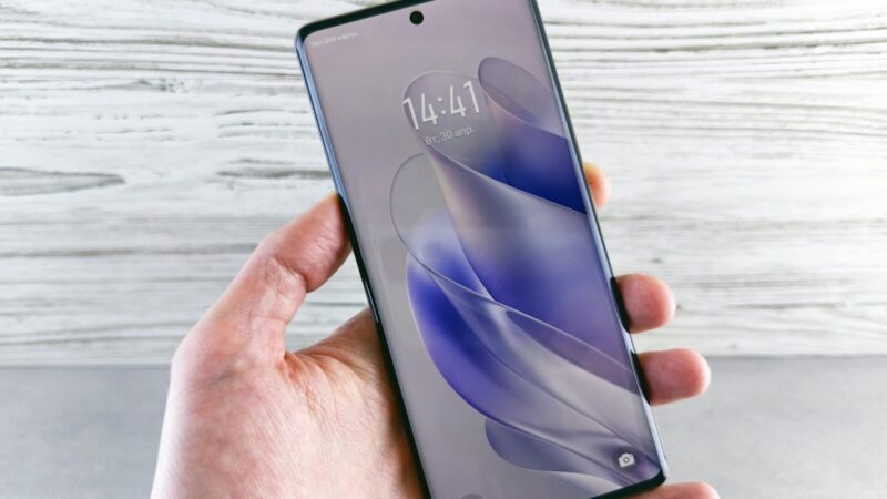 Nebepermokėkite už vardą: naujieji „Motorola“ telefonai siūlo flagmanų galią už mažesnę kainą