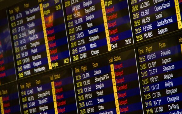 Atostogos gali žlugti: oro linijos atšaukia 13 000 skrydžių, pasitikrinkite savo bilietus