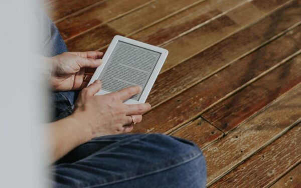 Planuojantiems pirkti planšetę skaitymui: „Kindle Scribe“ pinga, tačiau pirkėjai perspėjami dėl svarbios detalės