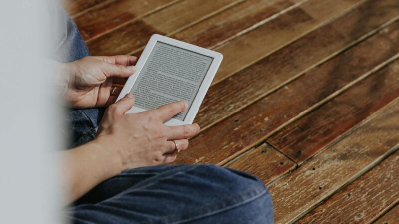Planuojantiems pirkti planšetę skaitymui: „Kindle Scribe“ pinga, tačiau pirkėjai perspėjami dėl svarbios detalės