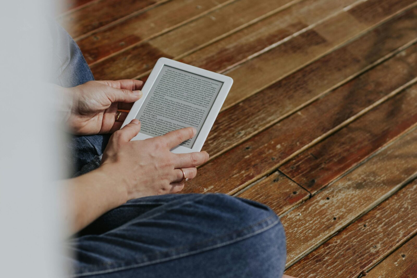 Planuojantiems pirkti planšetę skaitymui: „Kindle Scribe“ pinga, tačiau pirkėjai perspėjami dėl svarbios detalės