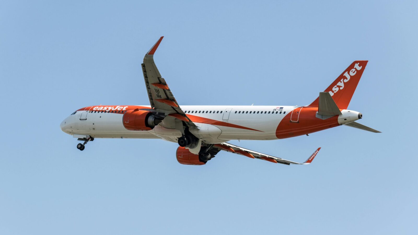 Daugiau vietos kojoms: „easyJet“ pristatė sėdynes, kurios pakeis pigius skrydžius