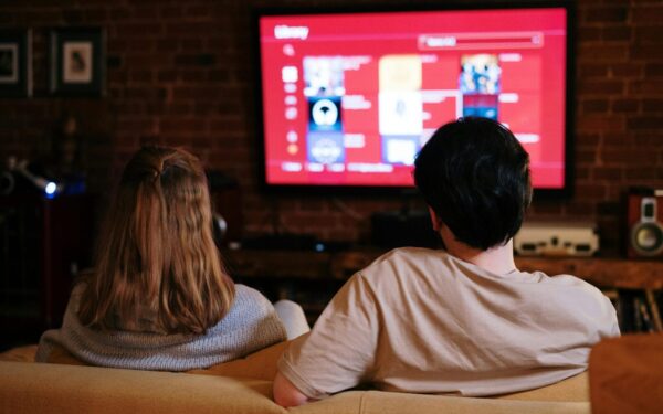 Pamirškite nuobodų žiūrėjimą: „Google TV“ dabar pati generuos vaizdus ir klipus pagal jūsų norus