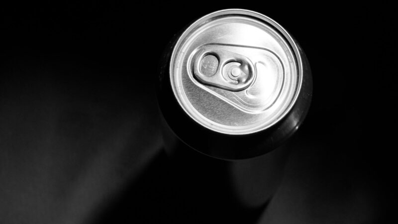 Daugiau nei dizainas: kodėl skardinės liežuvėlyje yra skylė ir kaip ją išnaudoti?