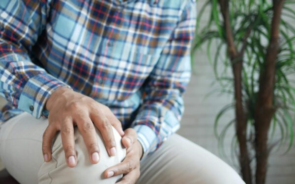 Nauja viltis kenčiantiems nuo osteoartrito: raumenis stiprinkite vien elektros impulsais
