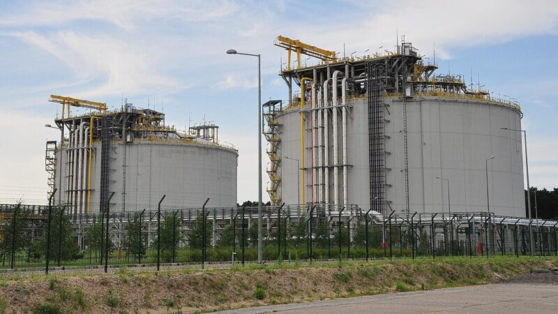 Italija rado rizikinga būdą, kaip atpiginti dujas: tiesia dujotiekį į Libiją