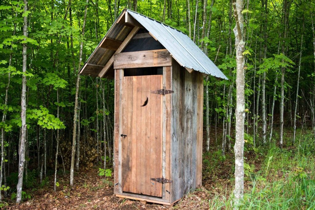 outhouse, bathroom, camping, outdoors, rustic, nature, privy, sanitation, shack, forest, lavatory, toilet, restroom, woods, country, summer, green bathroom, green toilet, green camping, outhouse, outhouse, outhouse, outhouse, outhouse