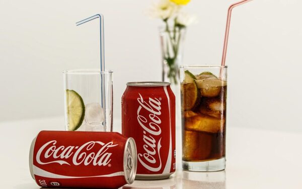Gydytojas įspėja: štai 3 medžiagos „Coca-Cola“ gėrime, kurios virsta akmenimis inkstuose