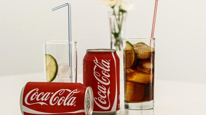 Gydytojas įspėja: štai 3 medžiagos „Coca-Cola“ gėrime, kurios virsta akmenimis inkstuose