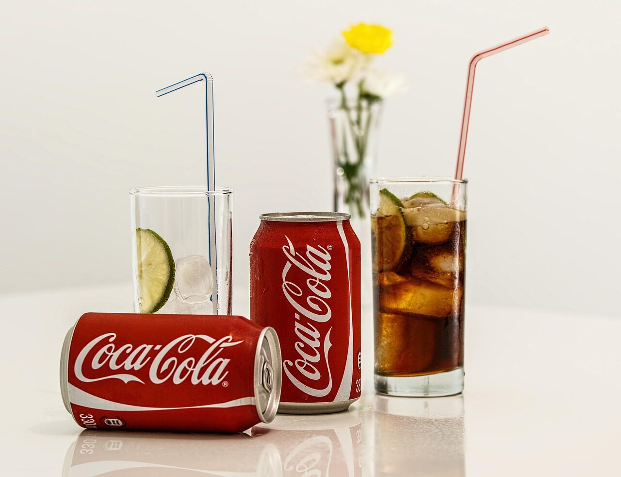 Gydytojas įspėja: štai 3 medžiagos „Coca-Cola“ gėrime, kurios virsta akmenimis inkstuose