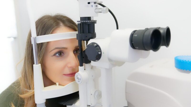 Akių gydytojas patikrina daugiau nei regėjimą: štai kokias ligas išduoda akies dugnas