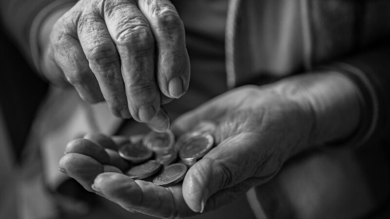 Net 1100 eurų pensijos nebeužtenka: Vokietijoje rekordinis skaičius senjorų prašo paramos