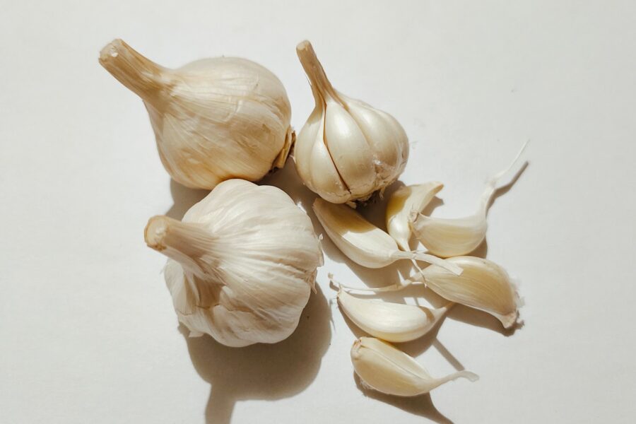 a couple of garlics sitting on top of a table