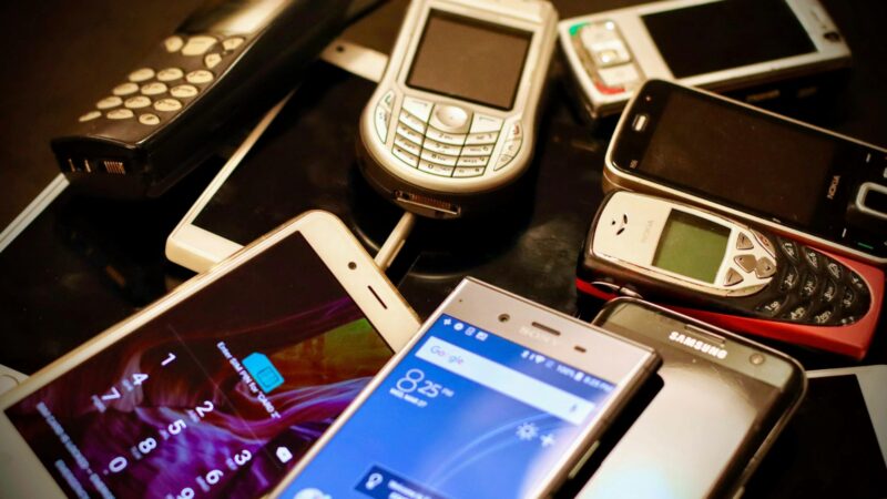 Auksas stalčiuje: kokie seni mobilieji telefonai 2026 metais kolekcininkams kainuoja tūkstančius