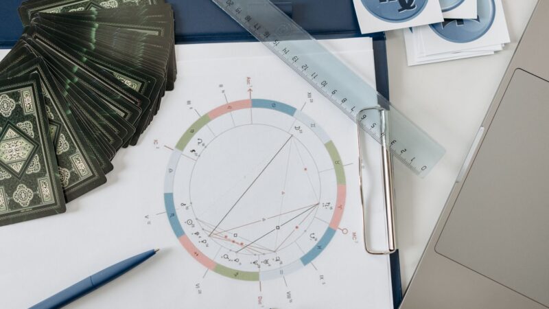 Astrologinis pinigų charakteris: kaip jūsų ženklas linkęs elgtis su finansais ir ką tai pasako apie jus
