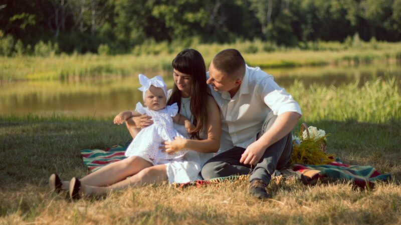 Ką veikti prie ežero Lietuvoje: nuo ramių rytų su kava iki vakaro pramogų visai šeimai