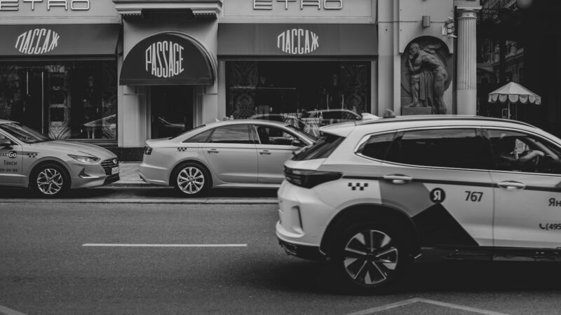Kada verta rinktis dalijimosi automobiliu paslaugas, o kada nuosavą transportą: praktinė analizė mieste ir užmiestyje