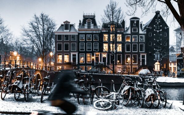Kaip Amsterdamas tvarkosi su masiniu turizmu: ko gali pasimokyti kiti Europos miestai