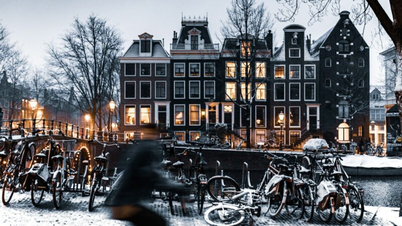 Kaip Amsterdamas tvarkosi su masiniu turizmu: ko gali pasimokyti kiti Europos miestai
