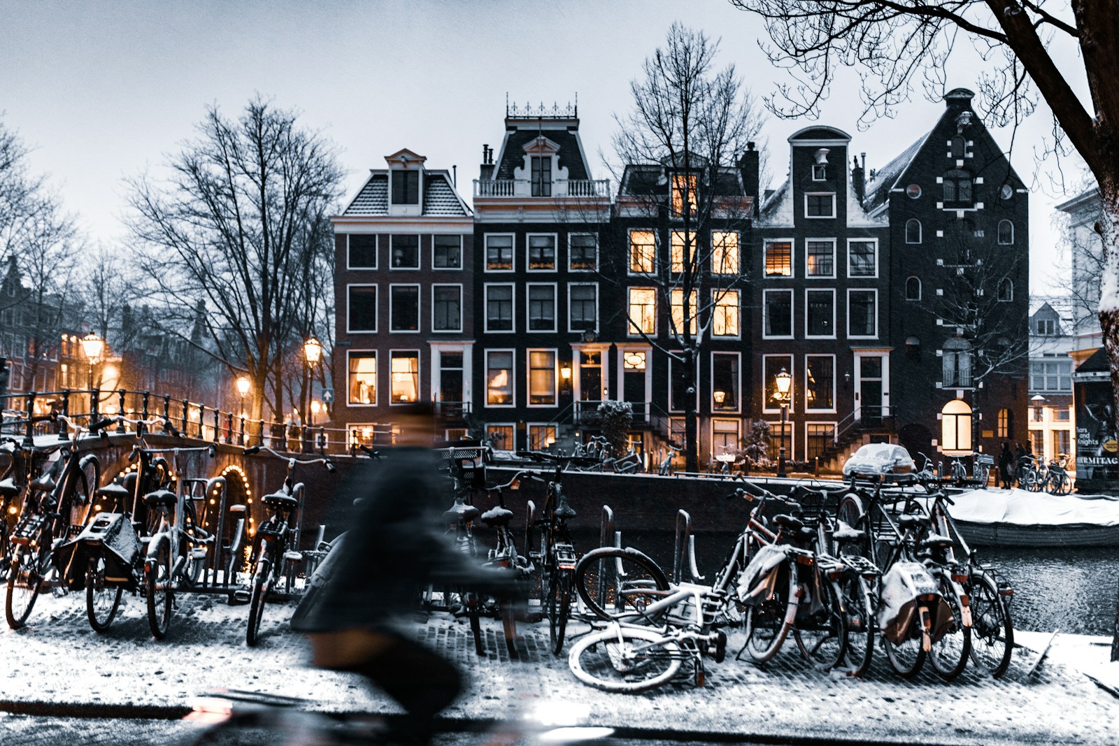 Kaip Amsterdamas tvarkosi su masiniu turizmu: ko gali pasimokyti kiti Europos miestai