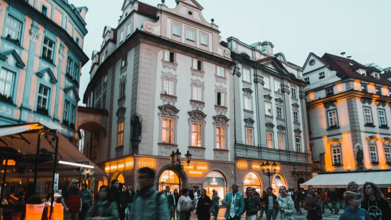 Kaip keičiasi mažų miestų kultūrinis gyvenimas: nauji bendruomenių namai, jaunimo erdvės ir savanorystė
