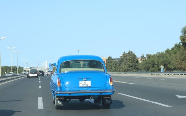 Kaip paruošti senesnį automobilį ilgesniam maršrutui: svarbiausi patikros žingsniai prieš kelionę