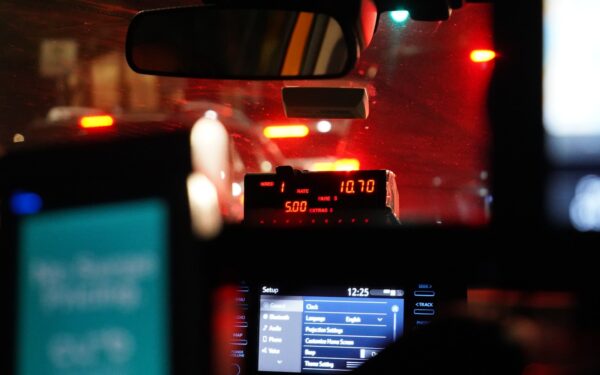 Kaip pasikeis kelionės taksi per artimiausius 10 metų: nuo programėlių iki autonominių automobilių