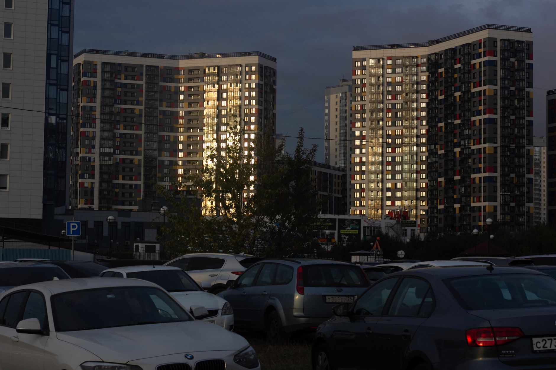 Kaip pasikeis stovėjimo kiemuose kasdienybė: nuo senų daugiabučių aikštelių iki išmanių parkavimo sprendimų