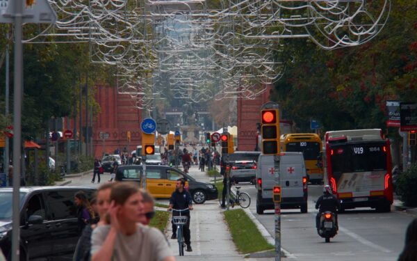 Kaip pasikeitė miesto judėjimas po pandemijos: ką turėtų žinoti viešojo ir asmeninio transporto naudotojai