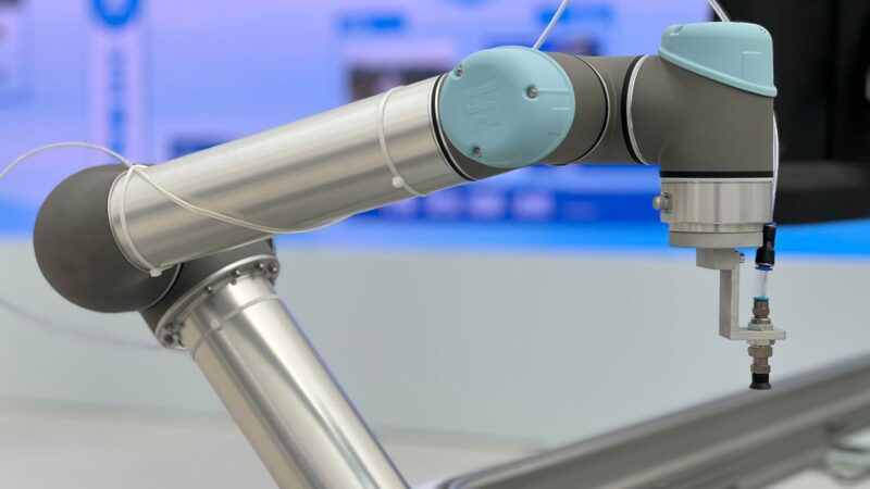 Kaip robotai mokosi judėti ir „jausti“ aplinką: naujos kartos mašinos artėja prie gyvų organizmų lankstumo
