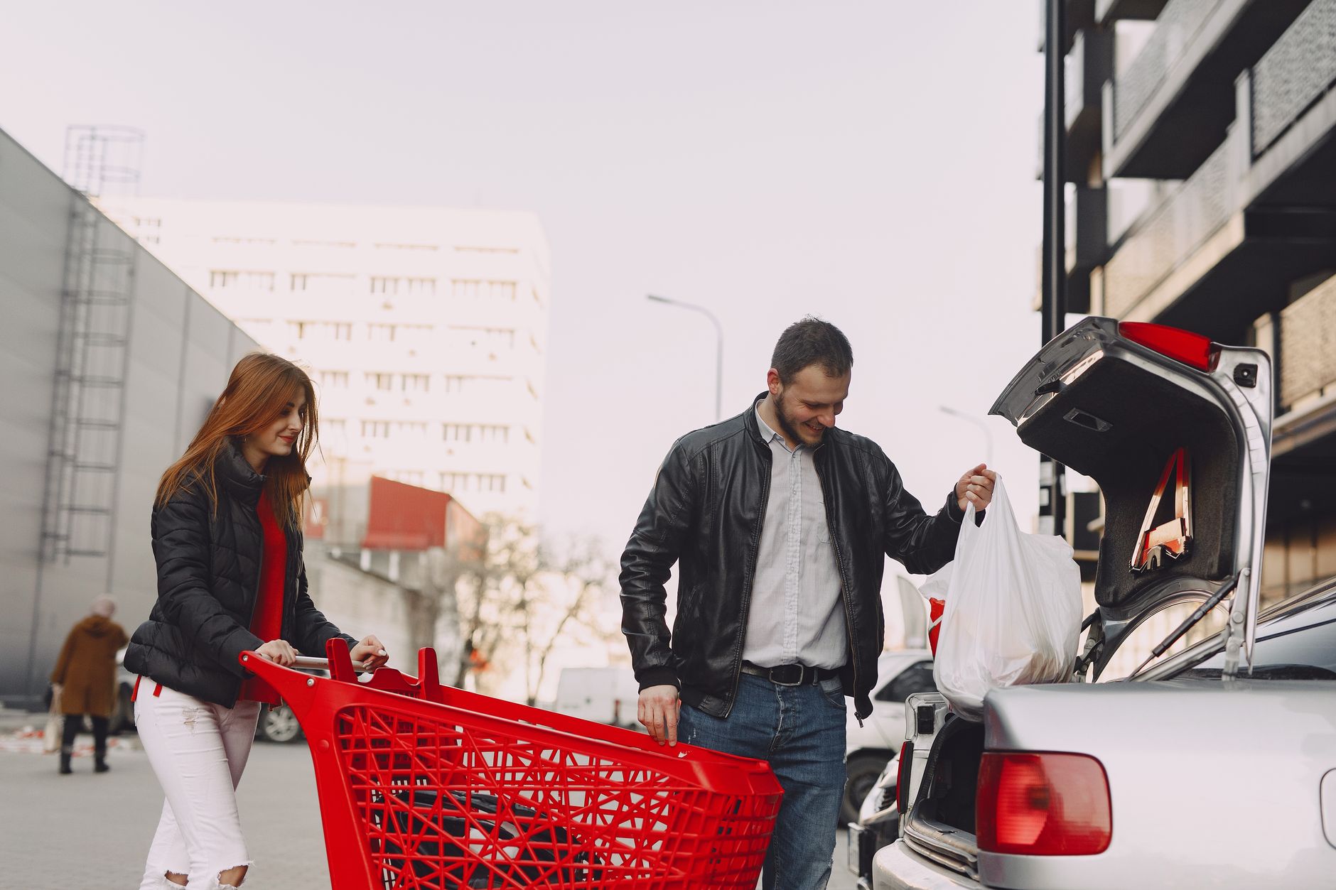 Kaip saugiai dalintis automobiliu šeimoje ar draugų rate: praktinės taisyklės ir patarimai kasdienai