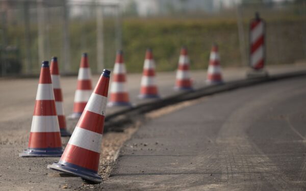 Kasdieniai kelio remontai ir apylankos: kaip planuoti maršrutą, kad neprarastumėte laiko ir nervų