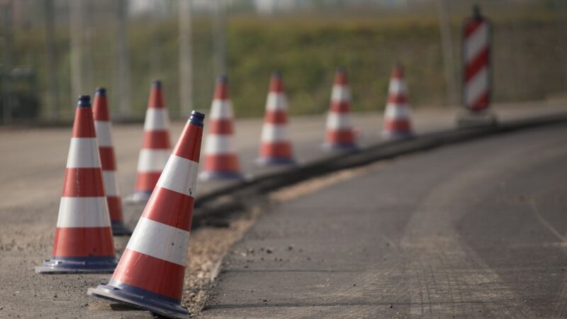 Kasdieniai kelio remontai ir apylankos: kaip planuoti maršrutą, kad neprarastumėte laiko ir nervų