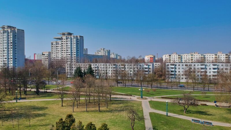 Nauji gyventojai senose gatvėse: kaip Vilniaus rajonai keičiasi ir ką tai reiškia kasdieniam gyvenimui