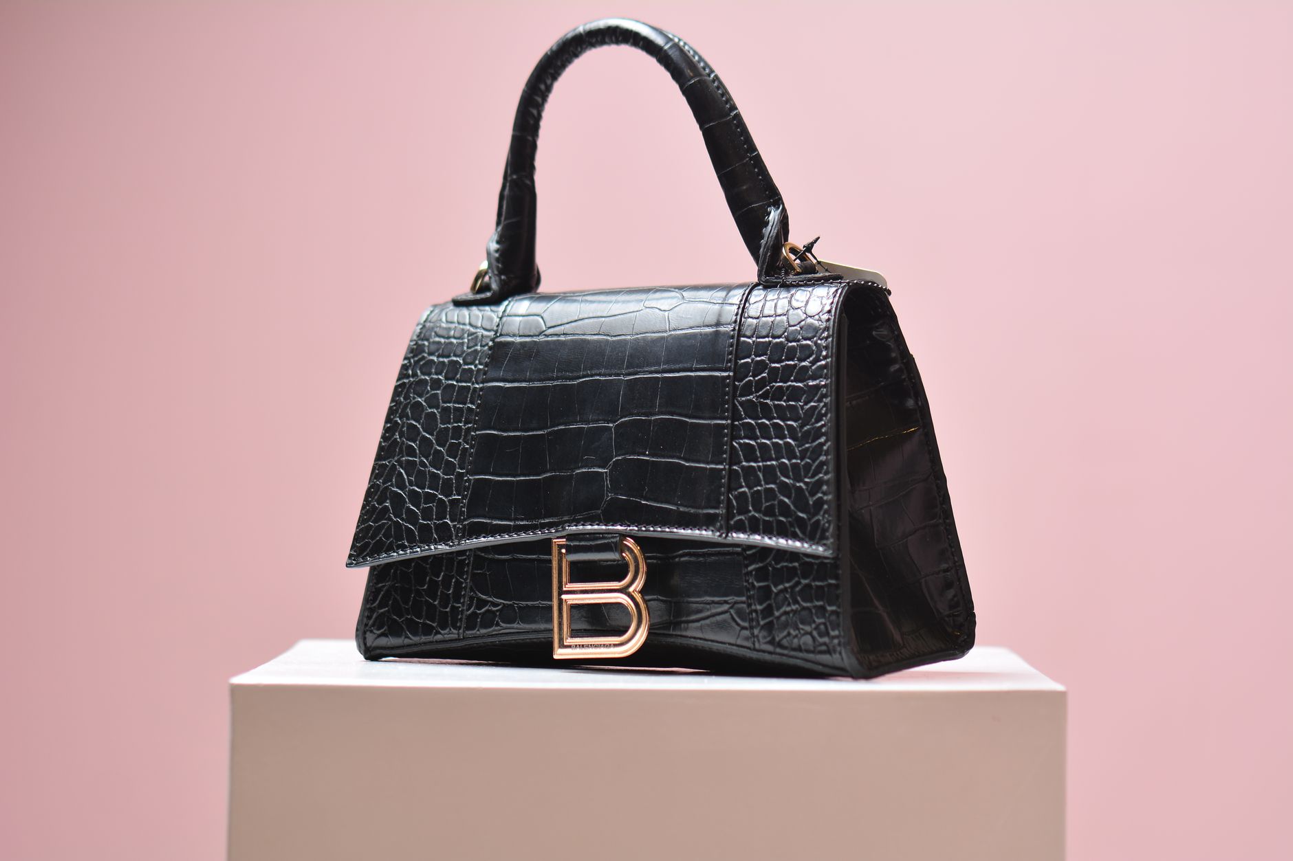 Mados pasaulio užkulisiai nustebins ne vieną: štai už ką iš tiesų vartotojai permoka tūkstančius eurų