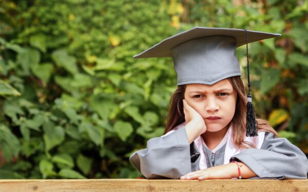 Ketveri studijų metai ir diplomas rankoje: vis daugiau jaunų žmonių susiduria su nemalonia realybe