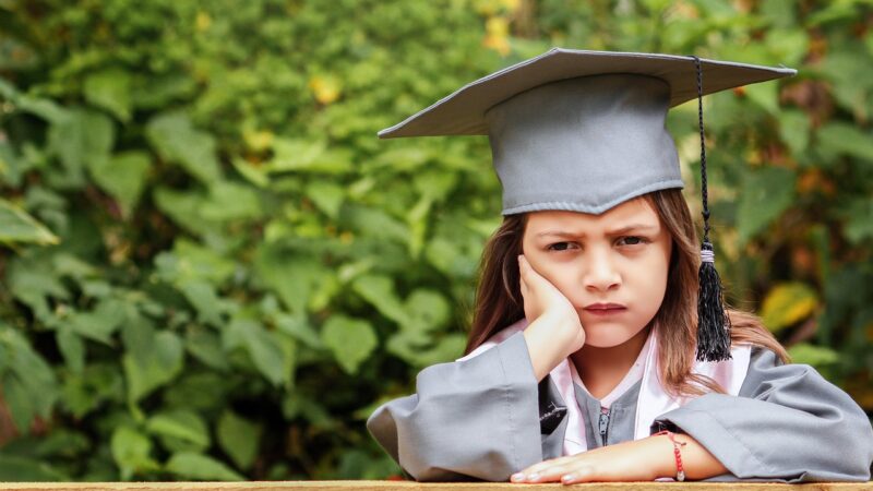 Ketveri studijų metai ir diplomas rankoje: vis daugiau jaunų žmonių susiduria su nemalonia realybe