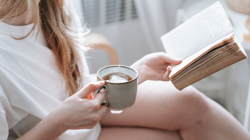 Ramus pabėgimas be išvykų: kaip susikurti asmeninį poilsio ritualą po darbų ir savaitgaliais