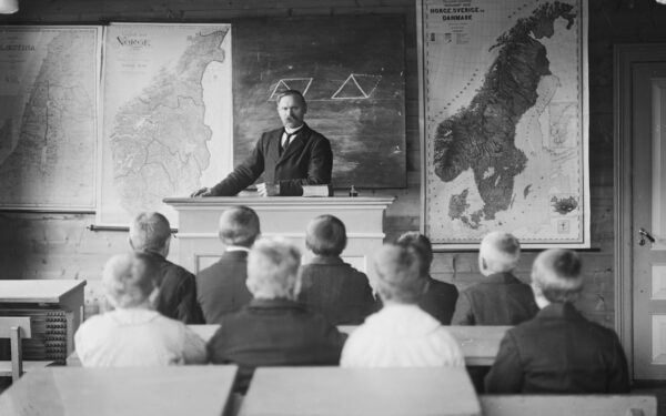 Tylioji mokyklų krizė: kodėl vis daugiau šalių trūksta mokytojų ir kuo tai gresia vaikams