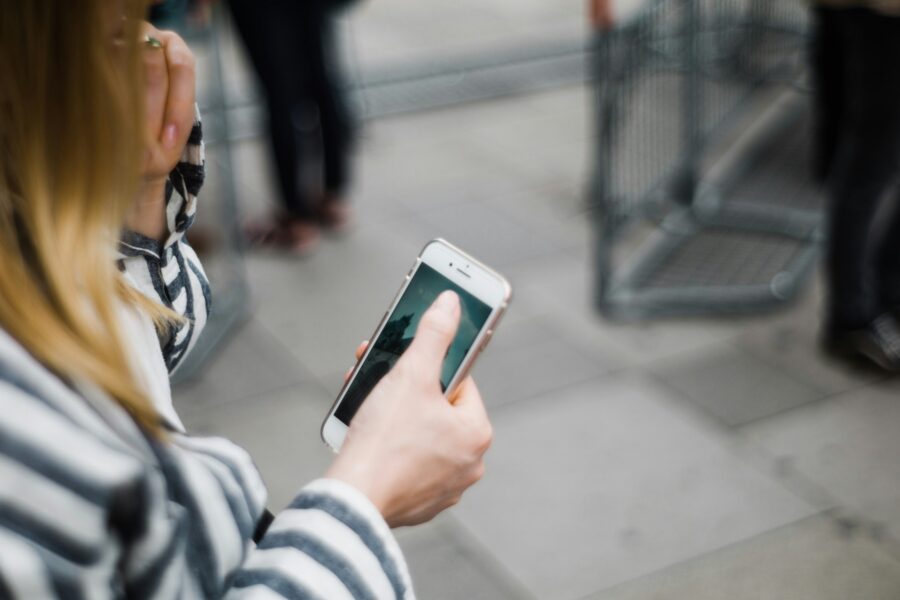 Priklausomybė nuo telefono. Unsplash nuotr