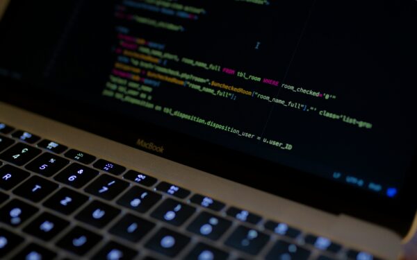 Tamsusis internetas vilioja smalsuolius: realybė daug pavojingesnė nei daugelis įsivaizduoja