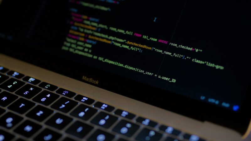 Tamsusis internetas vilioja smalsuolius: realybė daug pavojingesnė nei daugelis įsivaizduoja