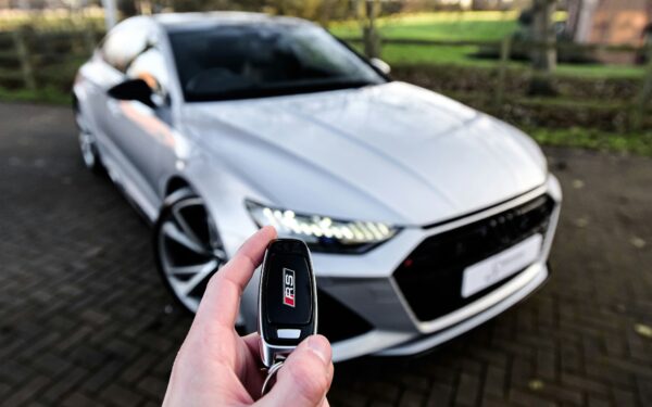Automobiliai keičiasi iš esmės: už kai kurias funkcijas netrukus gali tekti mokėti kas mėnesį