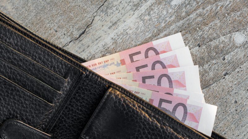 Didelis atlyginimas dar negarantuoja gerovės: finansinę laisvę dažnai lemia visai kas kita