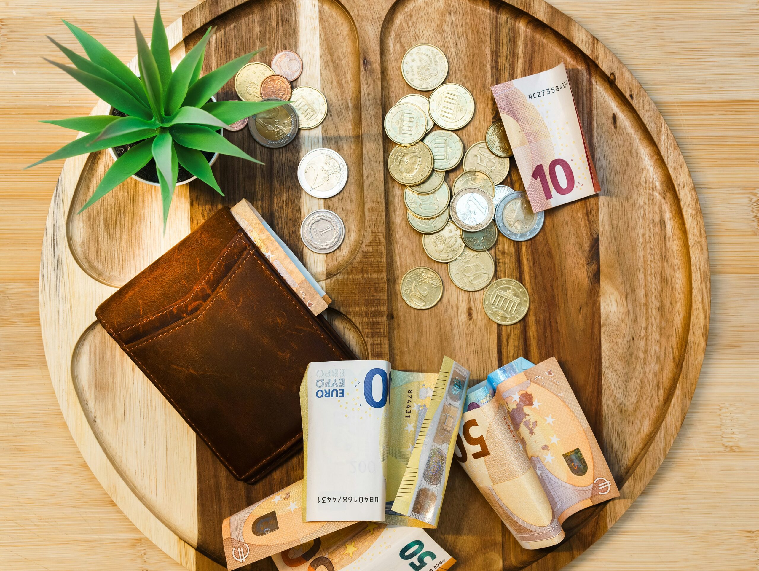 Kodėl vieni pensininkai palieka turtą anūkams, o kiti skaičiuoja paskutinius eurus?