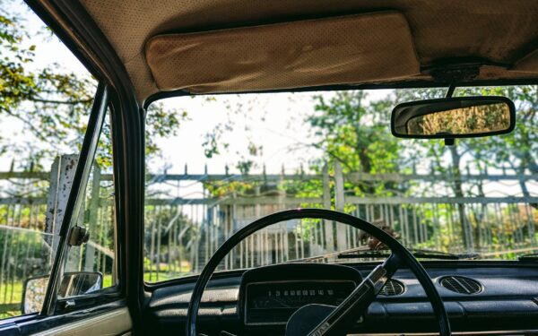 Vasaros karščiai ir automobilis: kaip apsaugoti saloną, sveikatą ir sumažinti kondicionieriaus sąnaudas