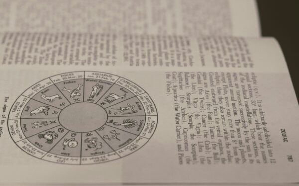 Astrologinis savęs pažinimo žemėlapis: ką gimimo ženklas atskleidžia apie jūsų stiprybes ir silpnybes